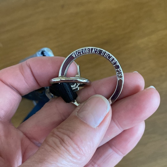 PINK VICTORIA’S SECRET SILVER LANYARD ID HOLDER - Picture 7 of 9